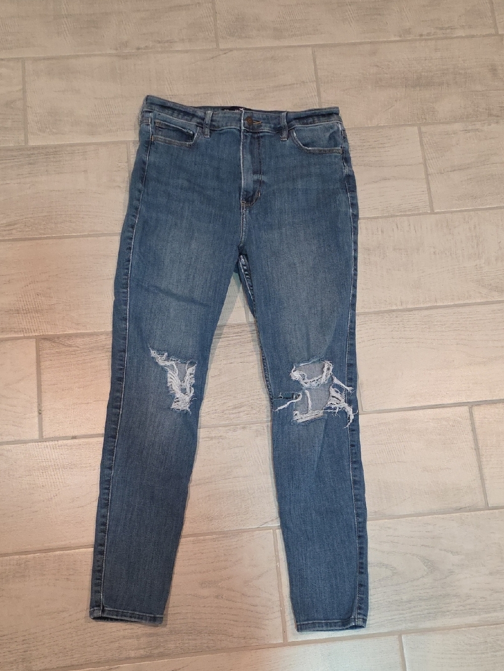 Hollister Ultra High Rise Super Skinny Women's Size 30 Distressed Stretch